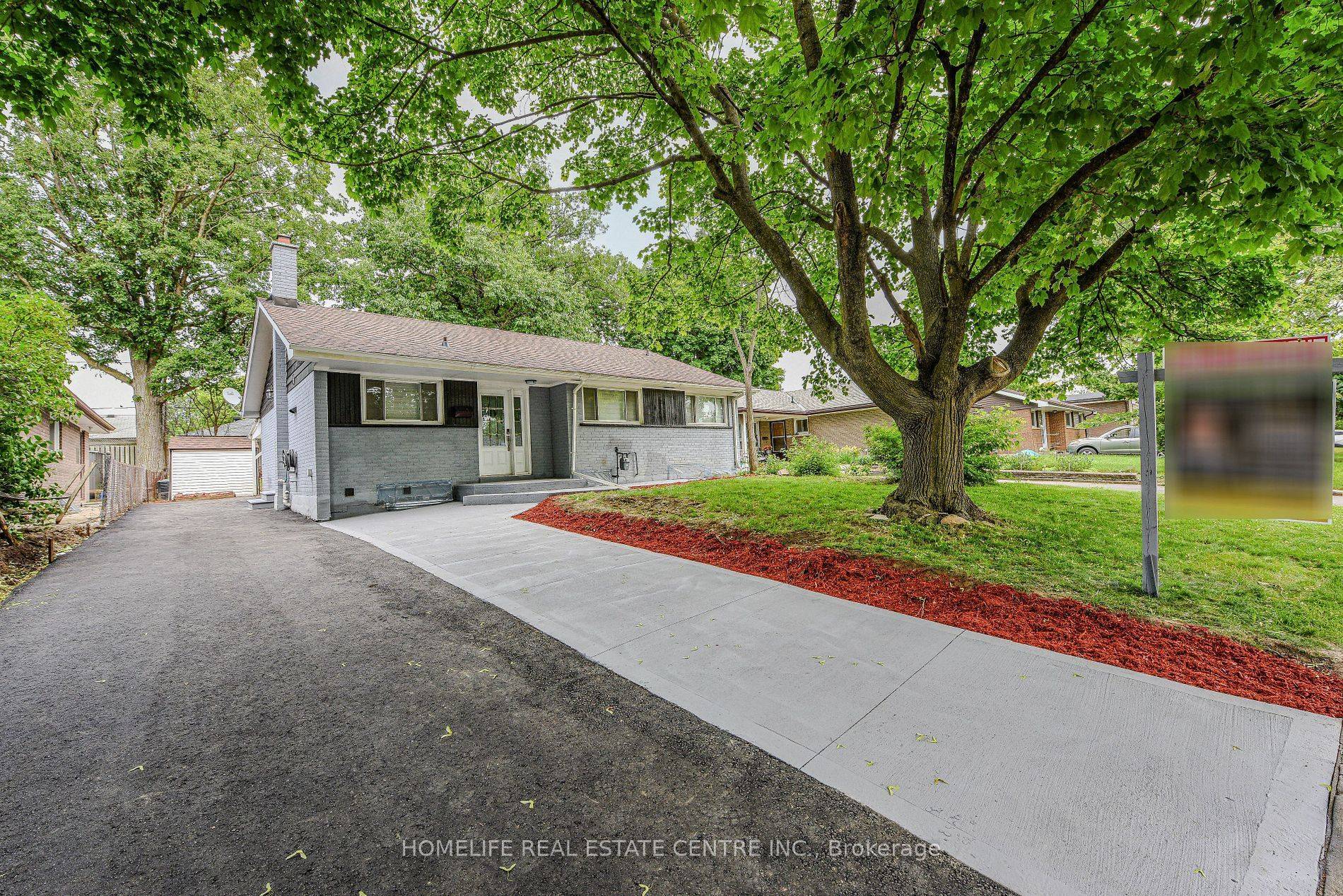 Brampton, ON L6Y 2A7,16 Gordon DR