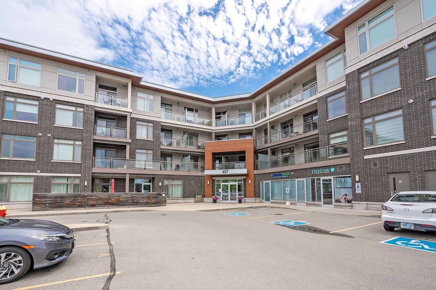 Burlington, ON L7T 0B8,457 Plains RD E #302