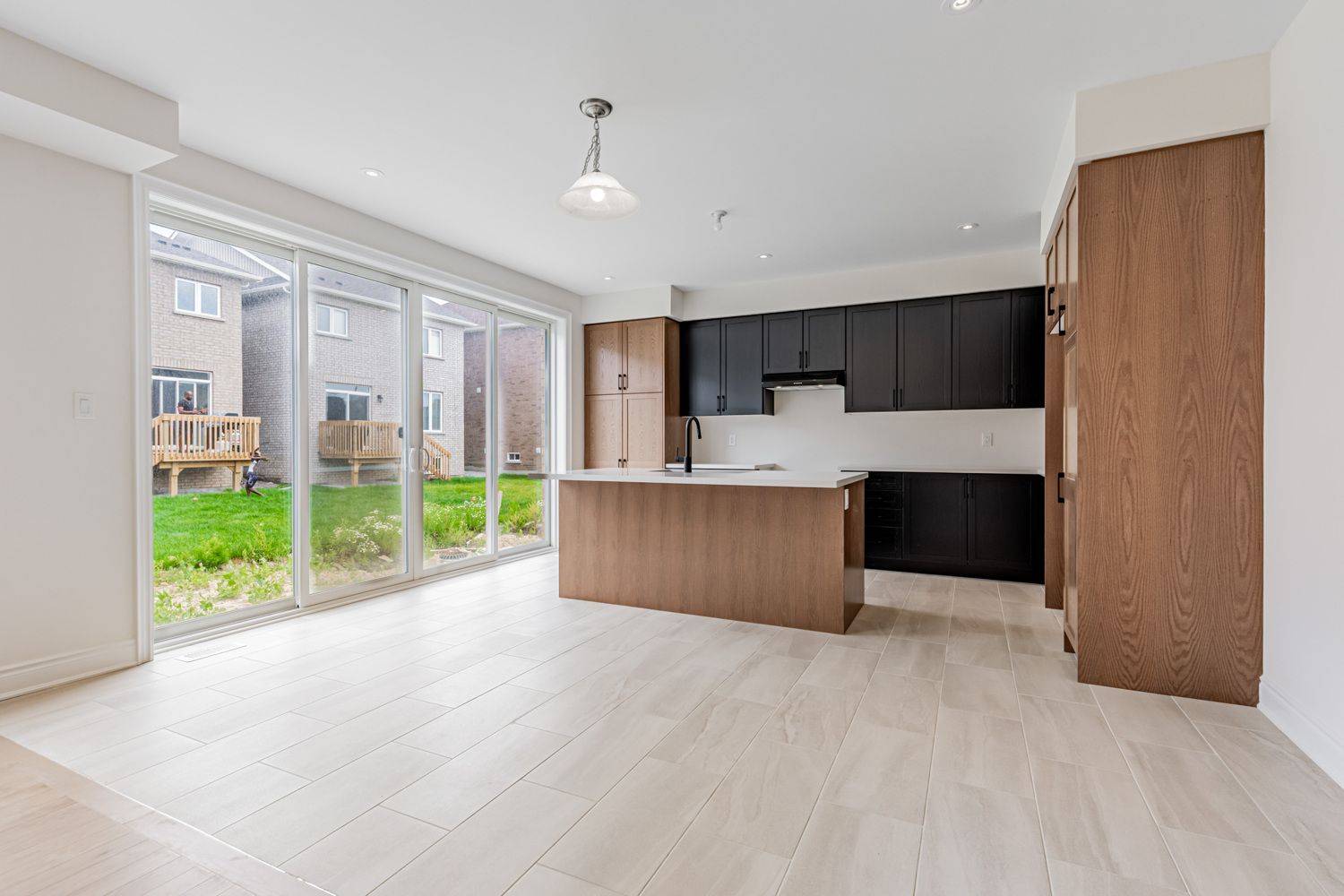 Caledon, ON L7C 4K2,61 Tweedhill AVE