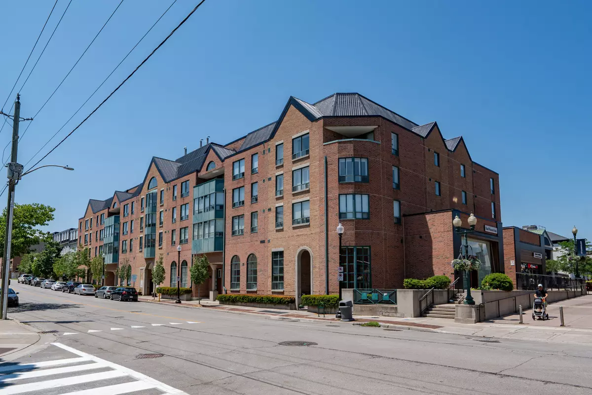 Oakville, ON L6J 7P6,185 Robinson ST #208