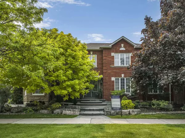 6412 Newcombe DR, Mississauga, ON L5V 2H9