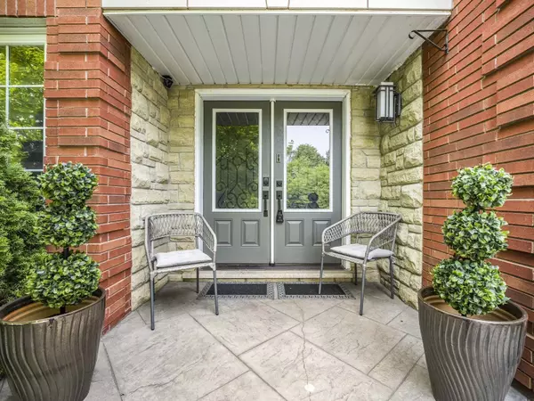 Mississauga, ON L5V 2H9,6412 Newcombe DR
