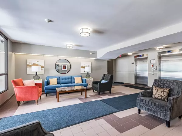 Guelph, ON N1H 8H5,107 BAGOT ST #214