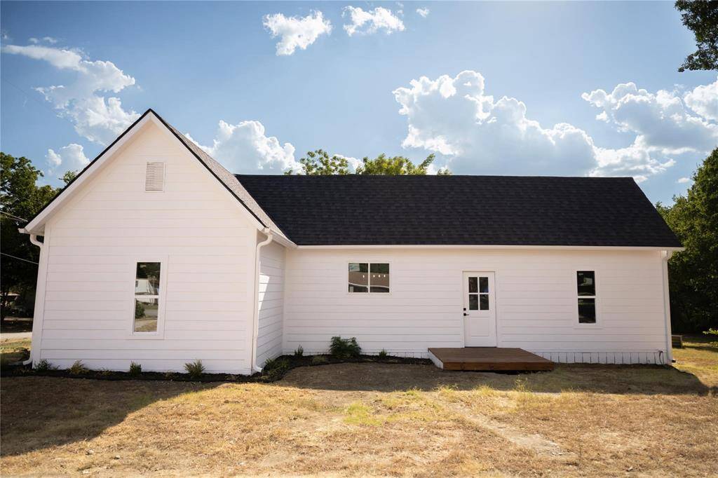 Saint Jo, TX 76265,309 E Cheek Street