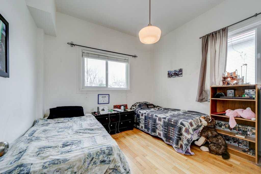 Lethbridge, AB T1J 2R3,325 12 ST S