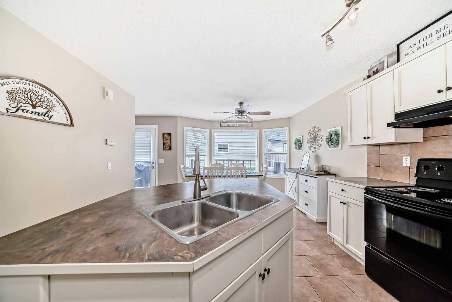 Calgary, AB T3M 1J6,145 Cranberry SQ Southeast