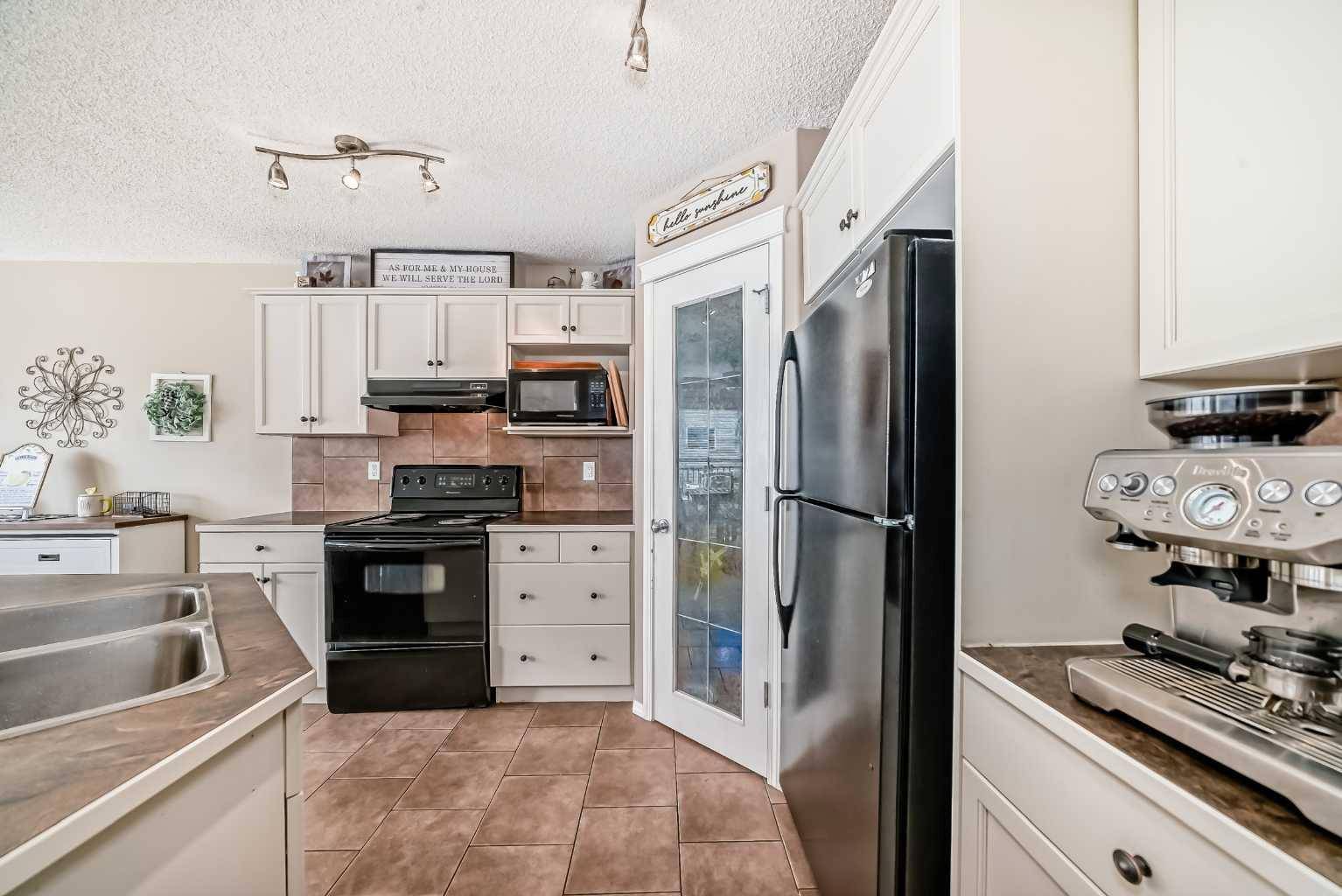 Calgary, AB T3M 1J6,145 Cranberry SQ Southeast
