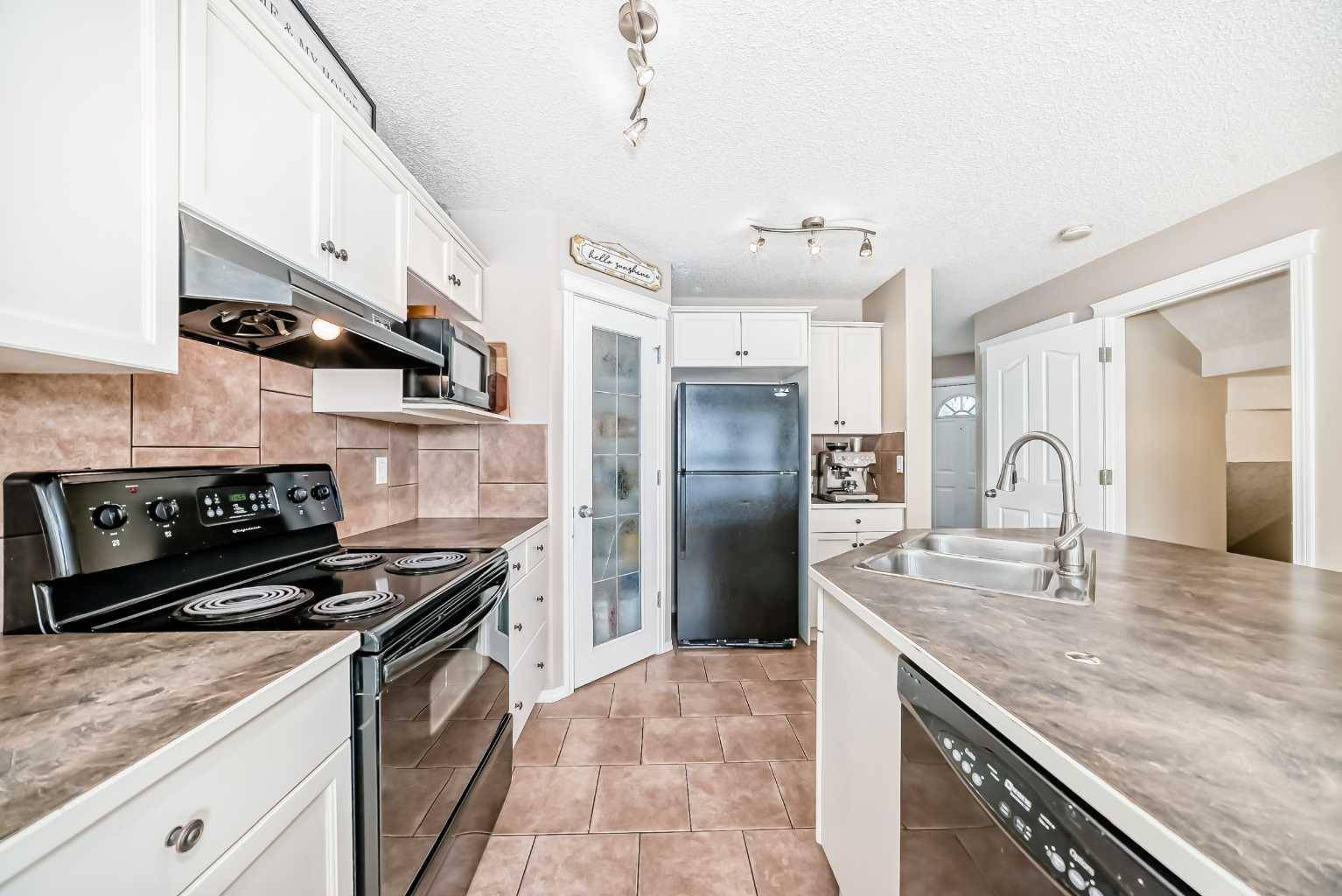 Calgary, AB T3M 1J6,145 Cranberry SQ Southeast