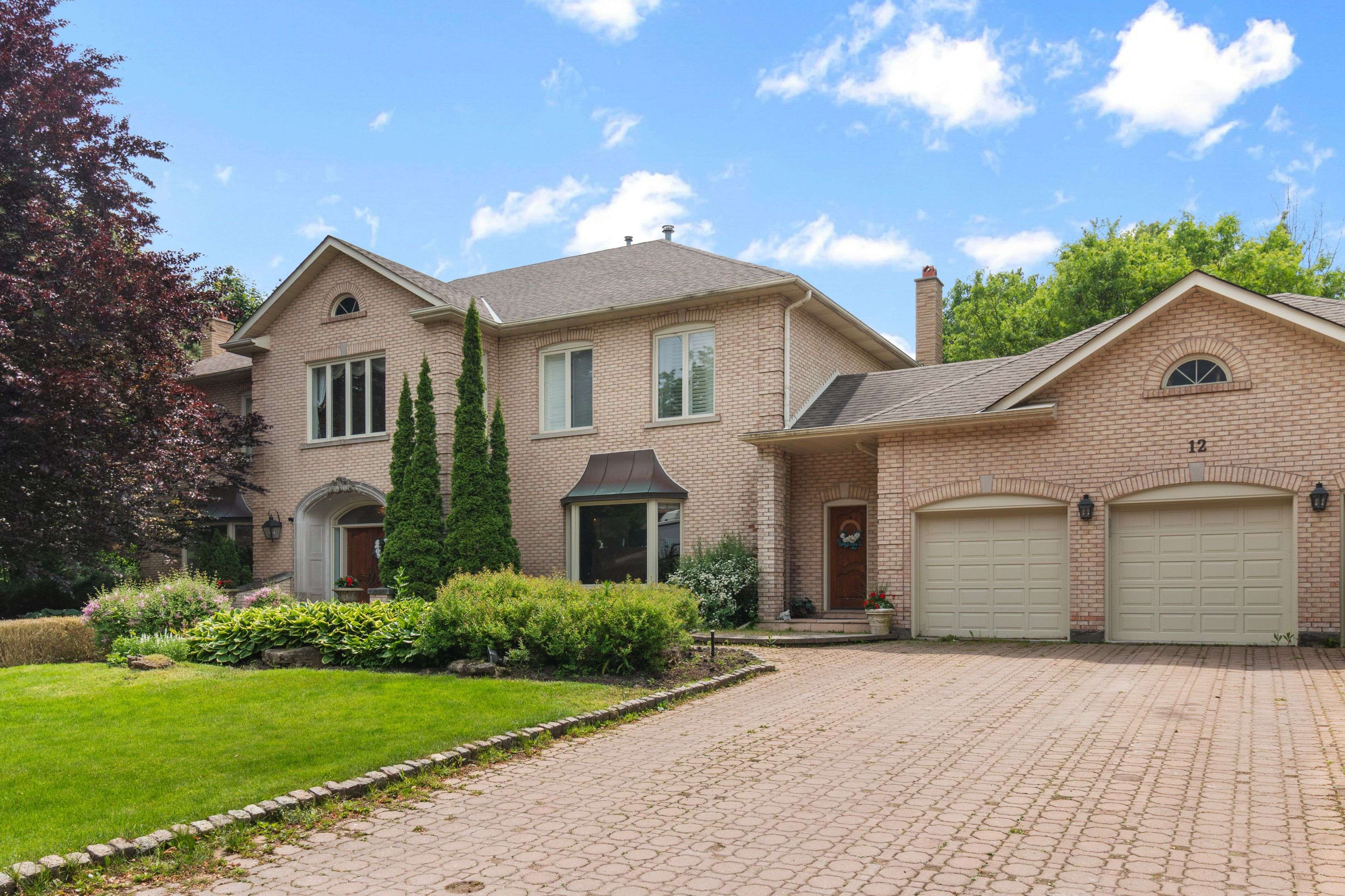 Richmond Hill, ON L4C 8C9,12 Moodie DR