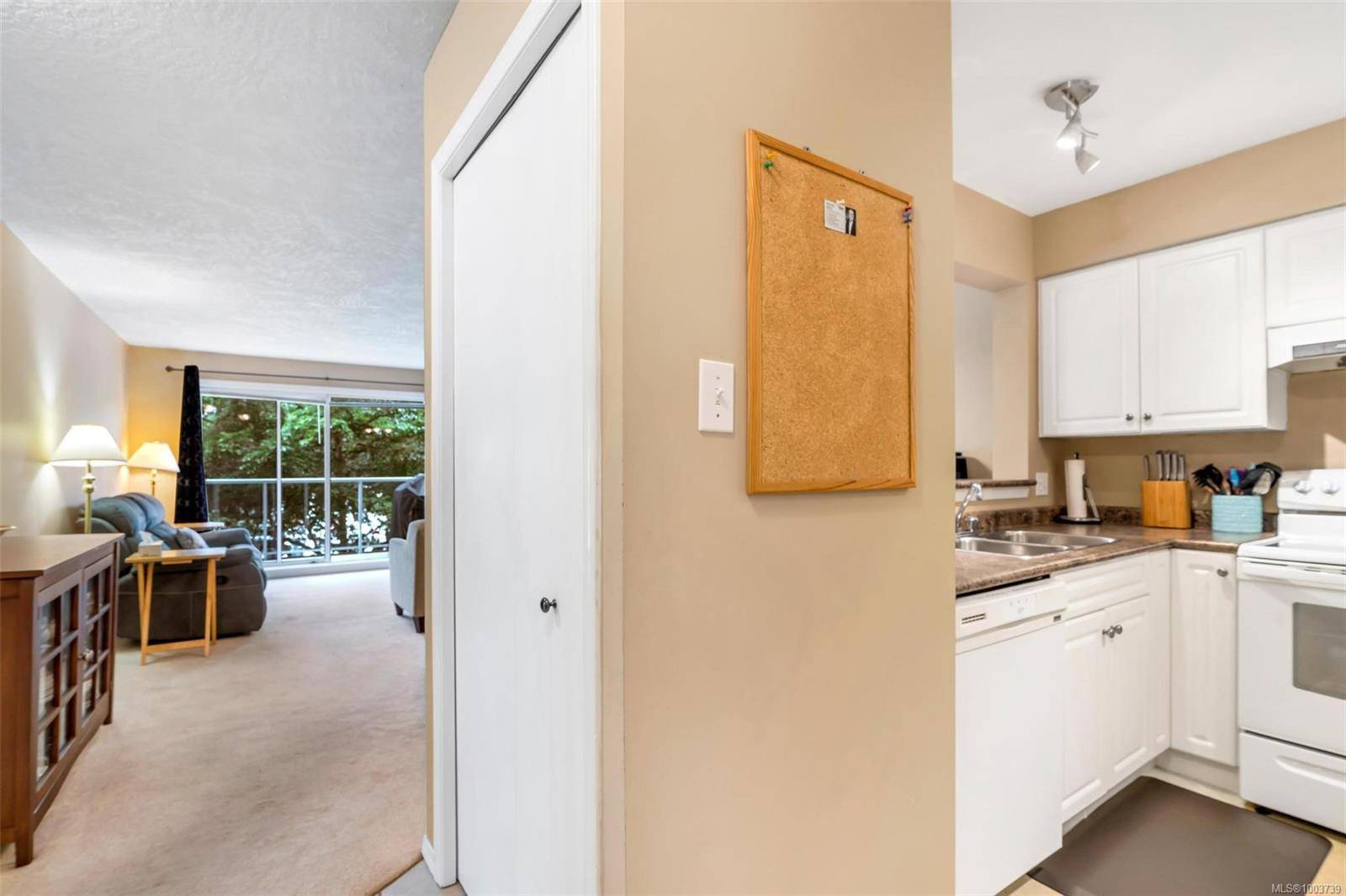 Victoria, BC V8T 2M2,951 Topaz Ave #201