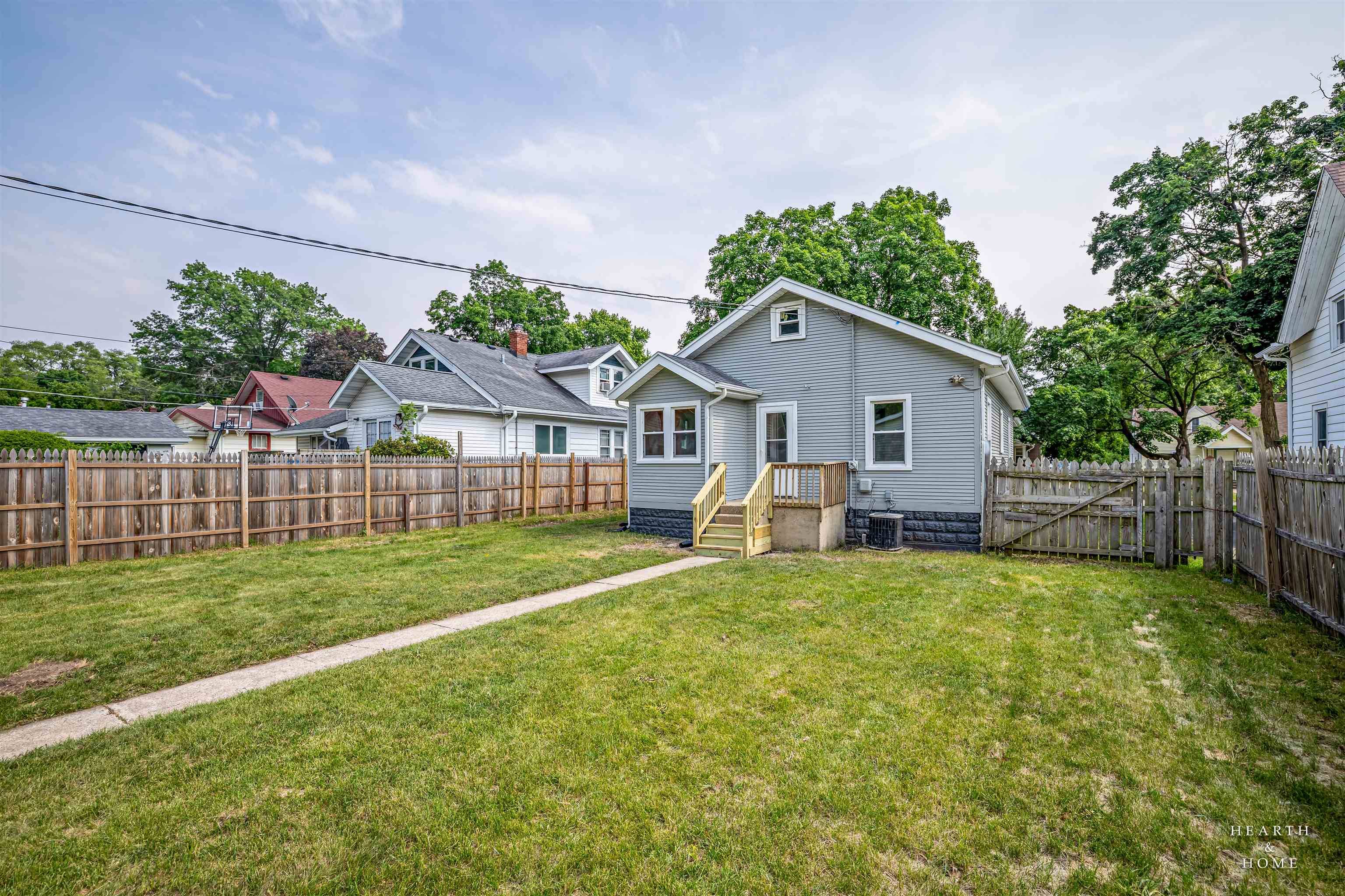 Rockford, IL 61104,2116 17TH Avenue