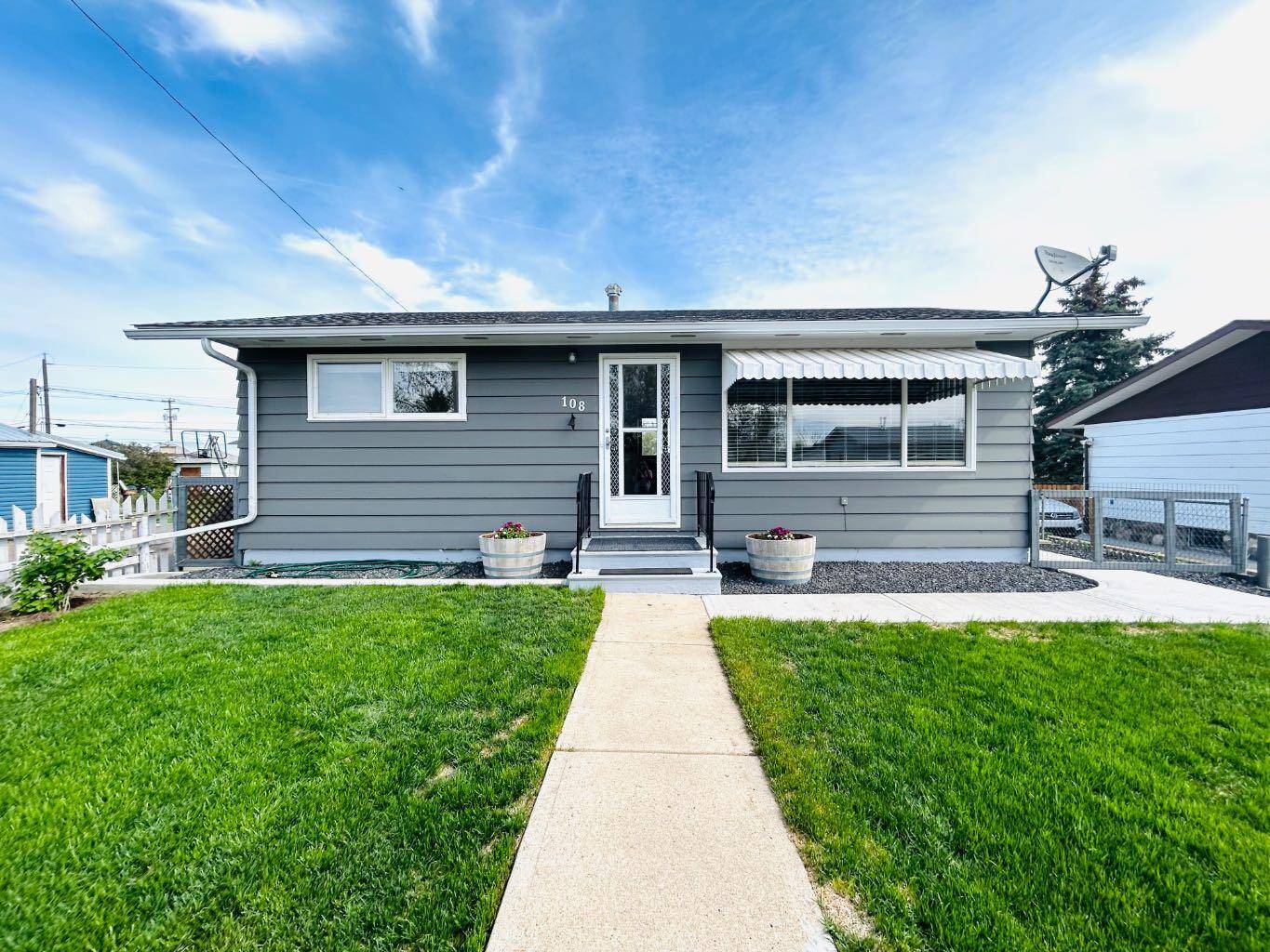 108 3 AVE East, Oyen, AB T0J2J0