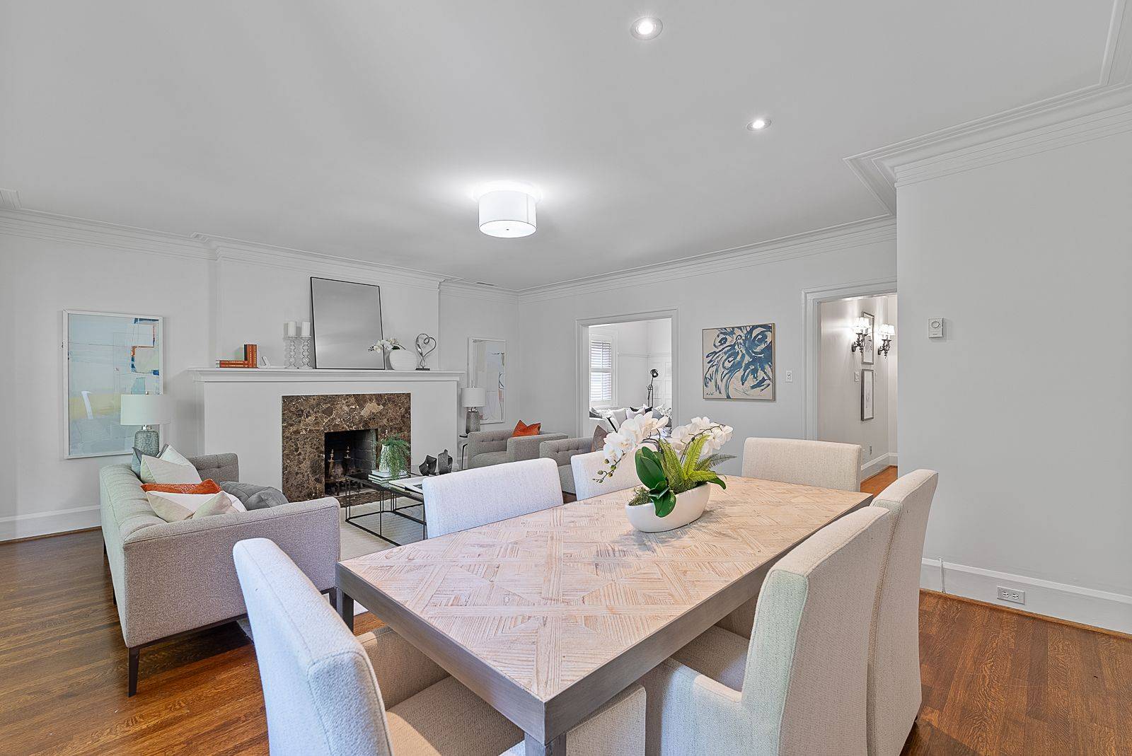 Toronto C02, ON M4V 1H8,9 Clarendon AVE #A