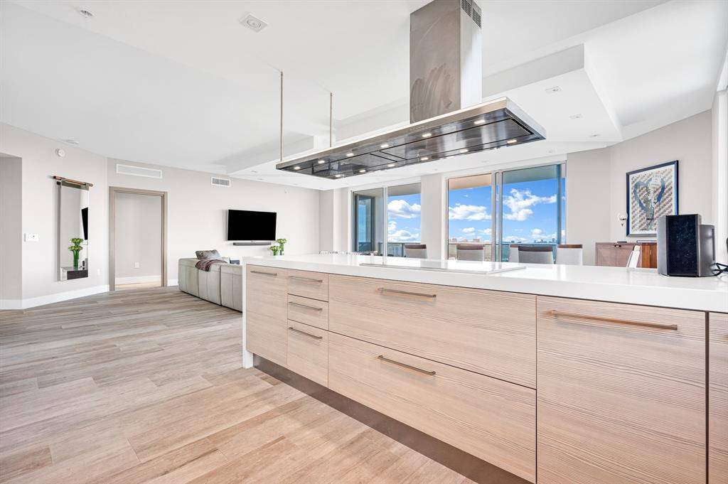 North Miami Beach, FL 33160,[StreetName,UnitNumber,StreetNumber,StreetDirPrefix]
