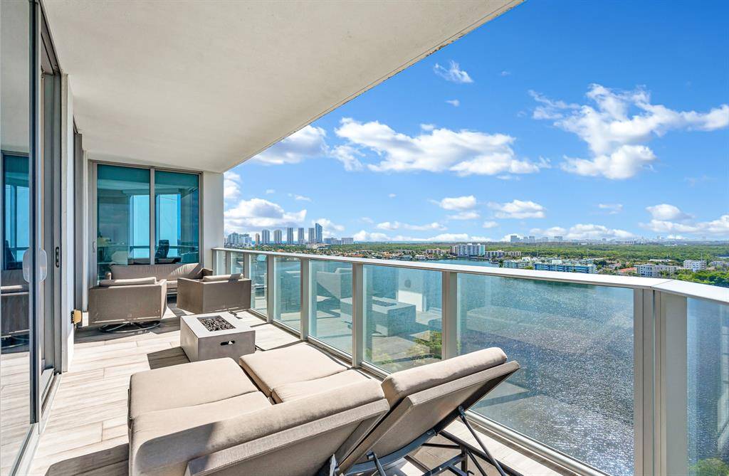 North Miami Beach, FL 33160,[StreetName,UnitNumber,StreetNumber,StreetDirPrefix]