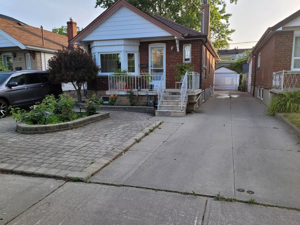 Toronto E03, ON M4J 3Y5,74 Inwood AVE #Basement A