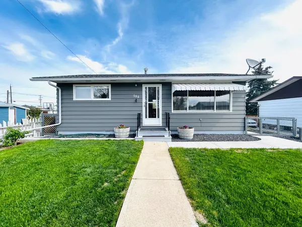 108 3 AVE East, Oyen, AB T0J2J0
