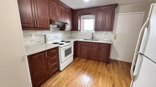 20 Robinson AVE #Main 1, Toronto E06, ON M1L 3S7