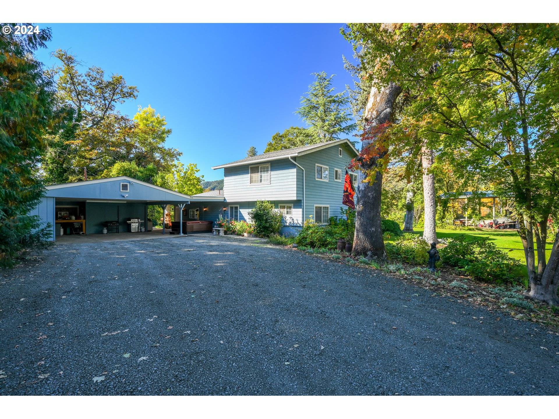 2559 GLENBROOK LOOP RD, Riddle, OR 97469