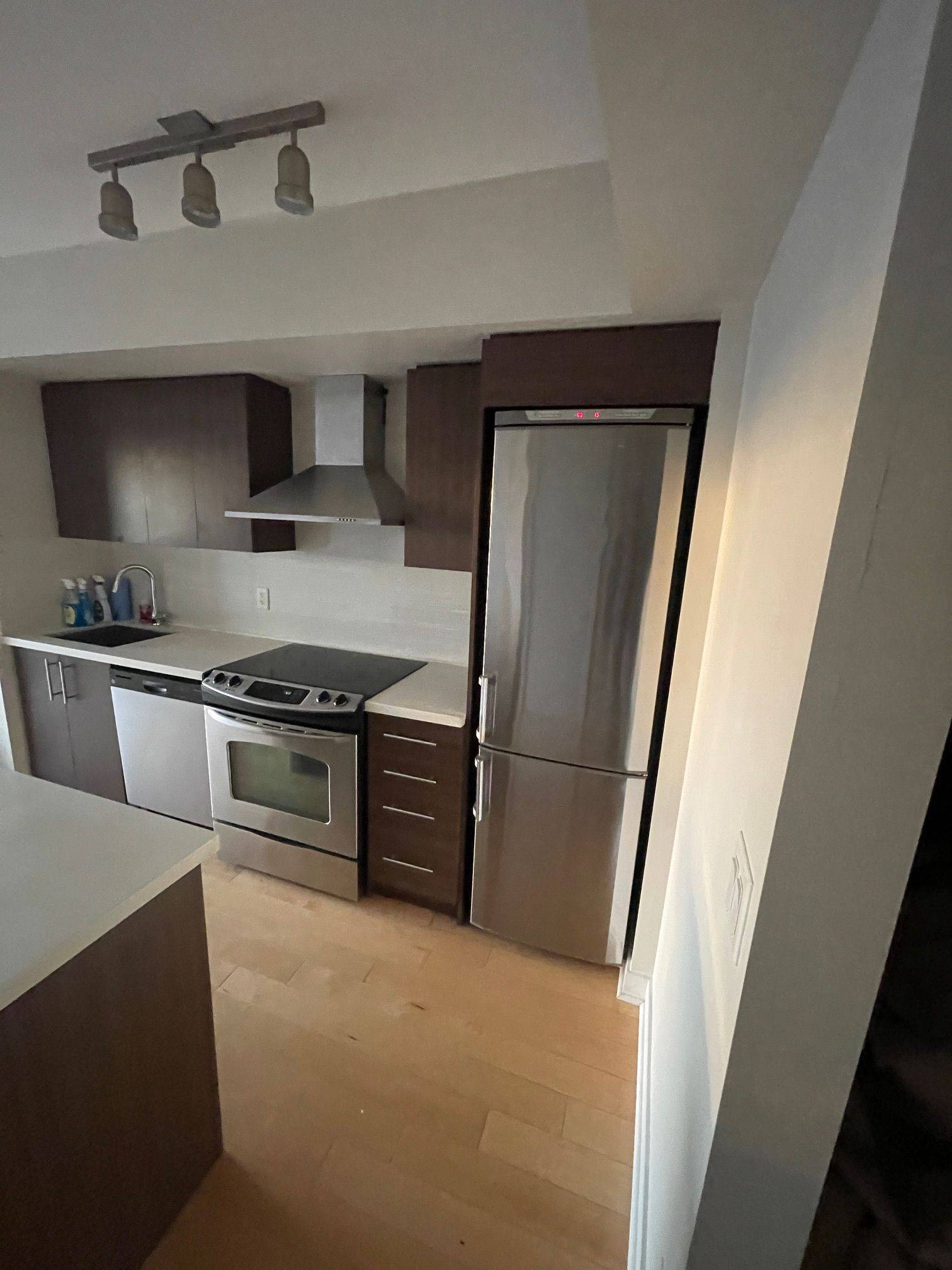Toronto C03, ON M4R 1B9,58 Orchard View BLVD #1101