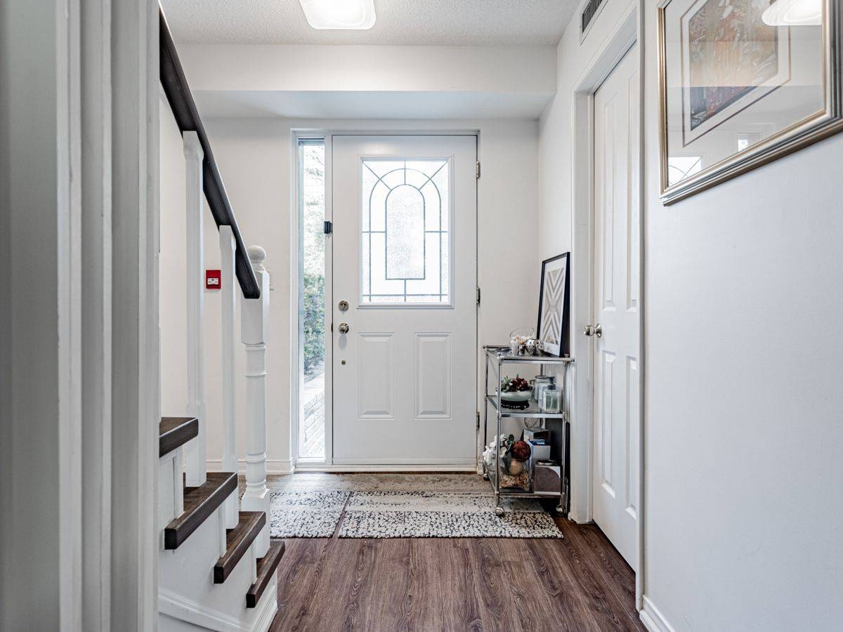 38 Hollywood AVE #Th116, Toronto C14, ON M2N 6S5