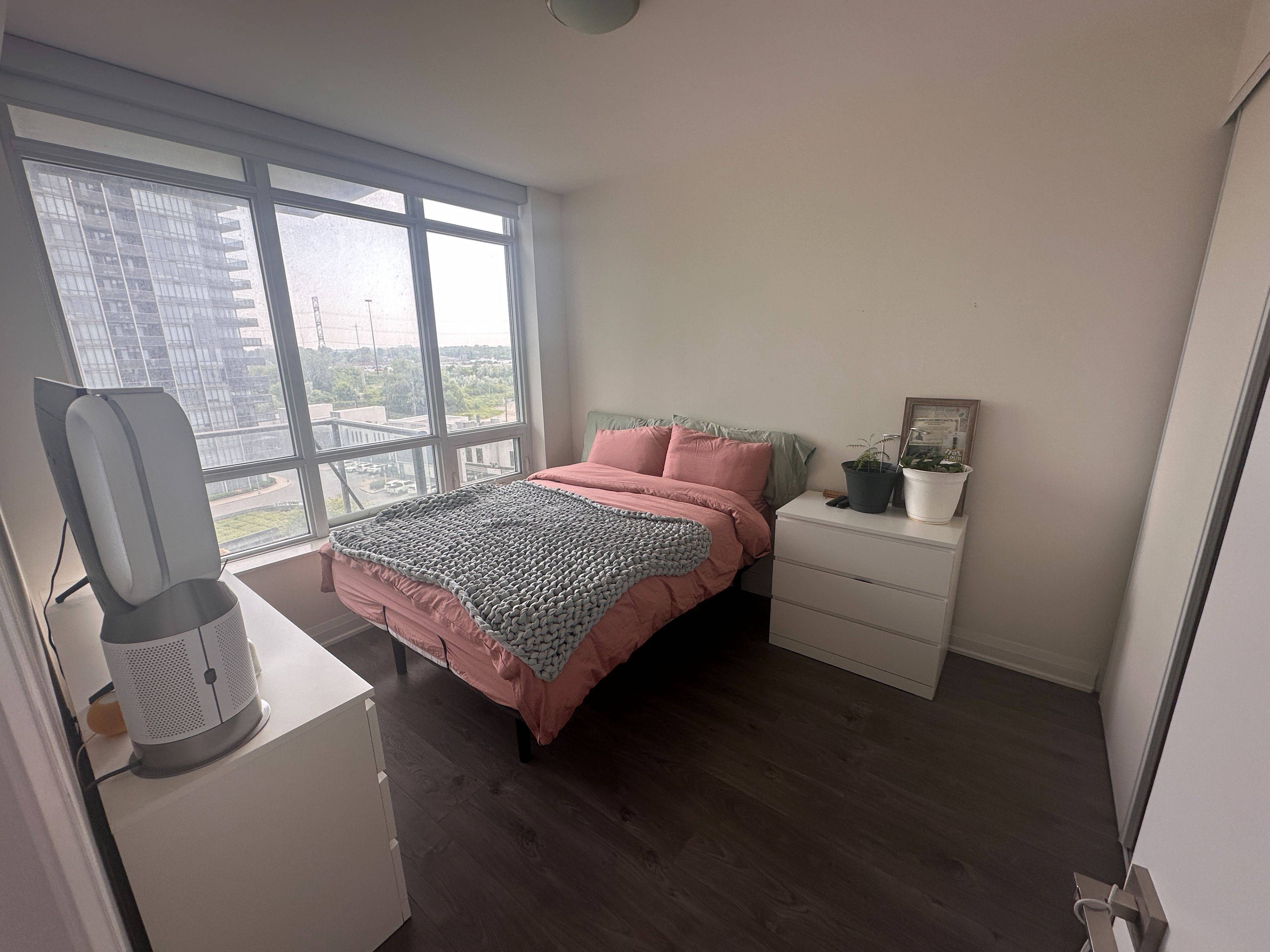 Toronto W06, ON M8V 0E5,36 Park Lawn RD #707