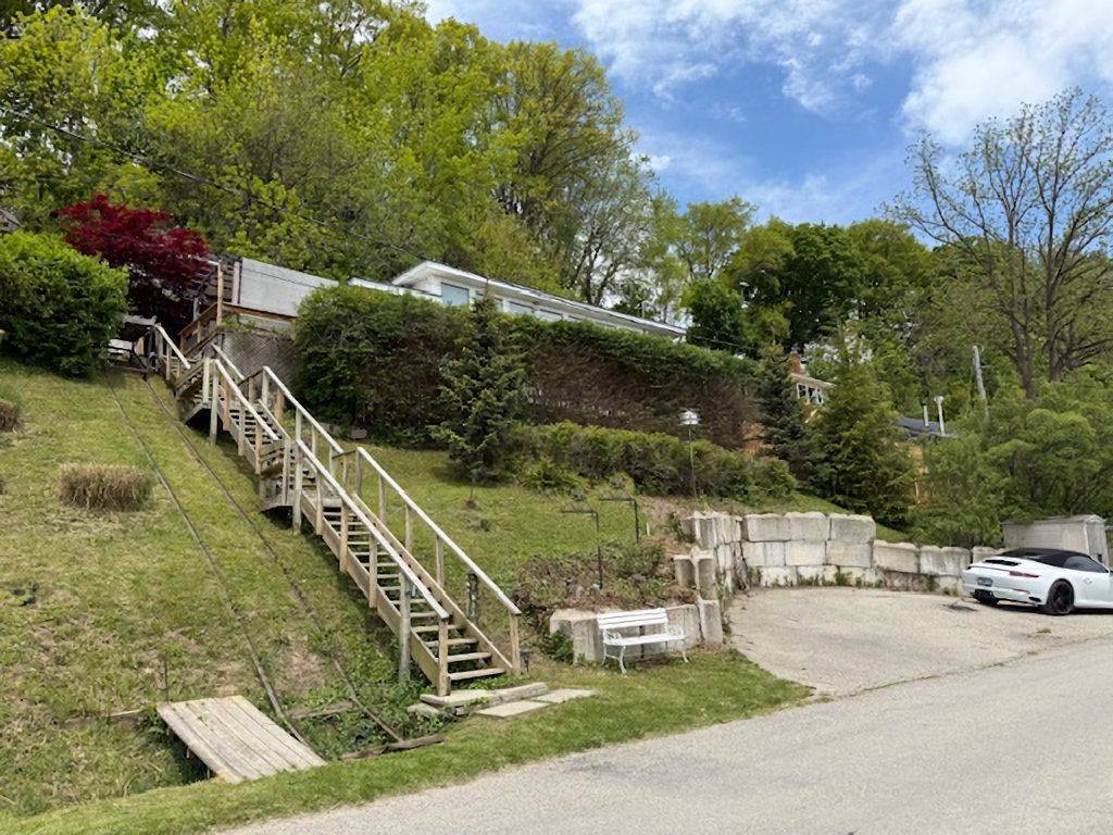 Norfolk, ON N0E 1P0,61 Bluewater AVE