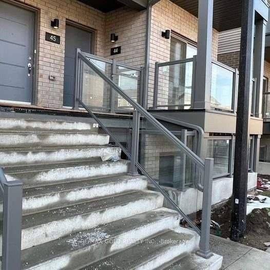 Kitchener, ON N2R 0R9,205 West Oak TRL #44