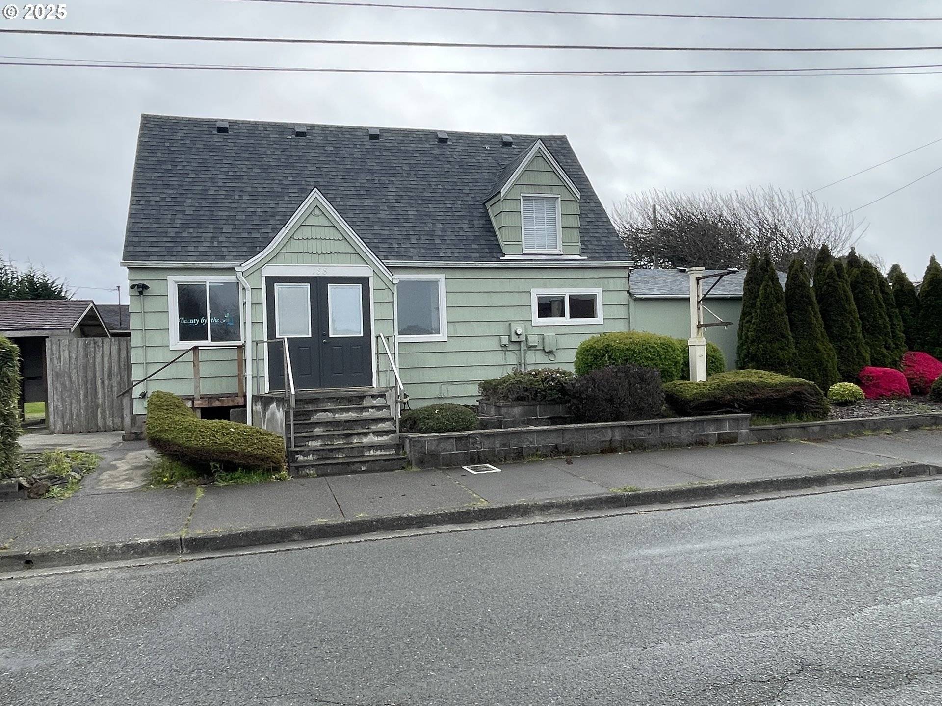 95 12TH ST, Bandon, OR 97411