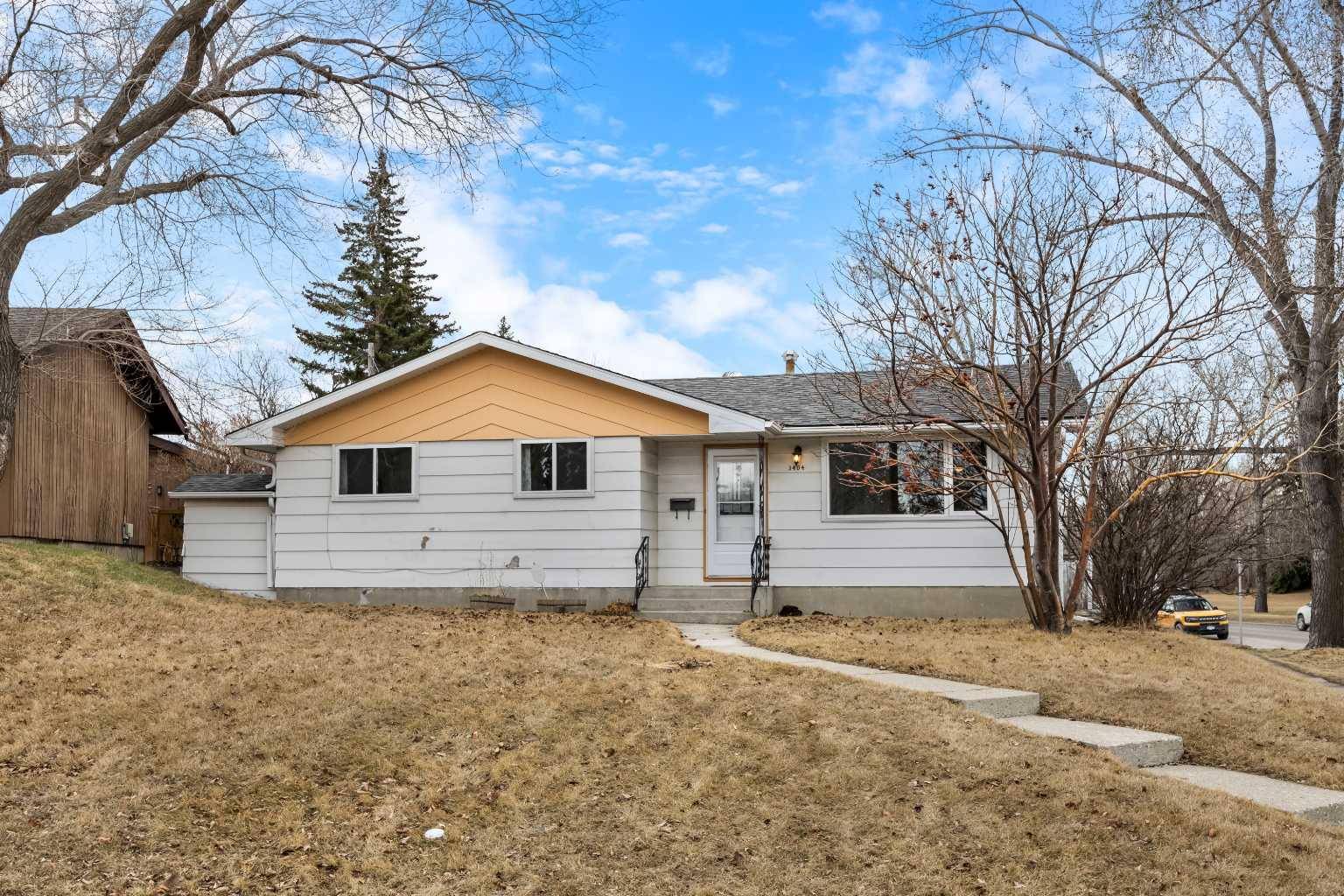Calgary, AB T2L 0S6,3404 Cardston CRES Northwest