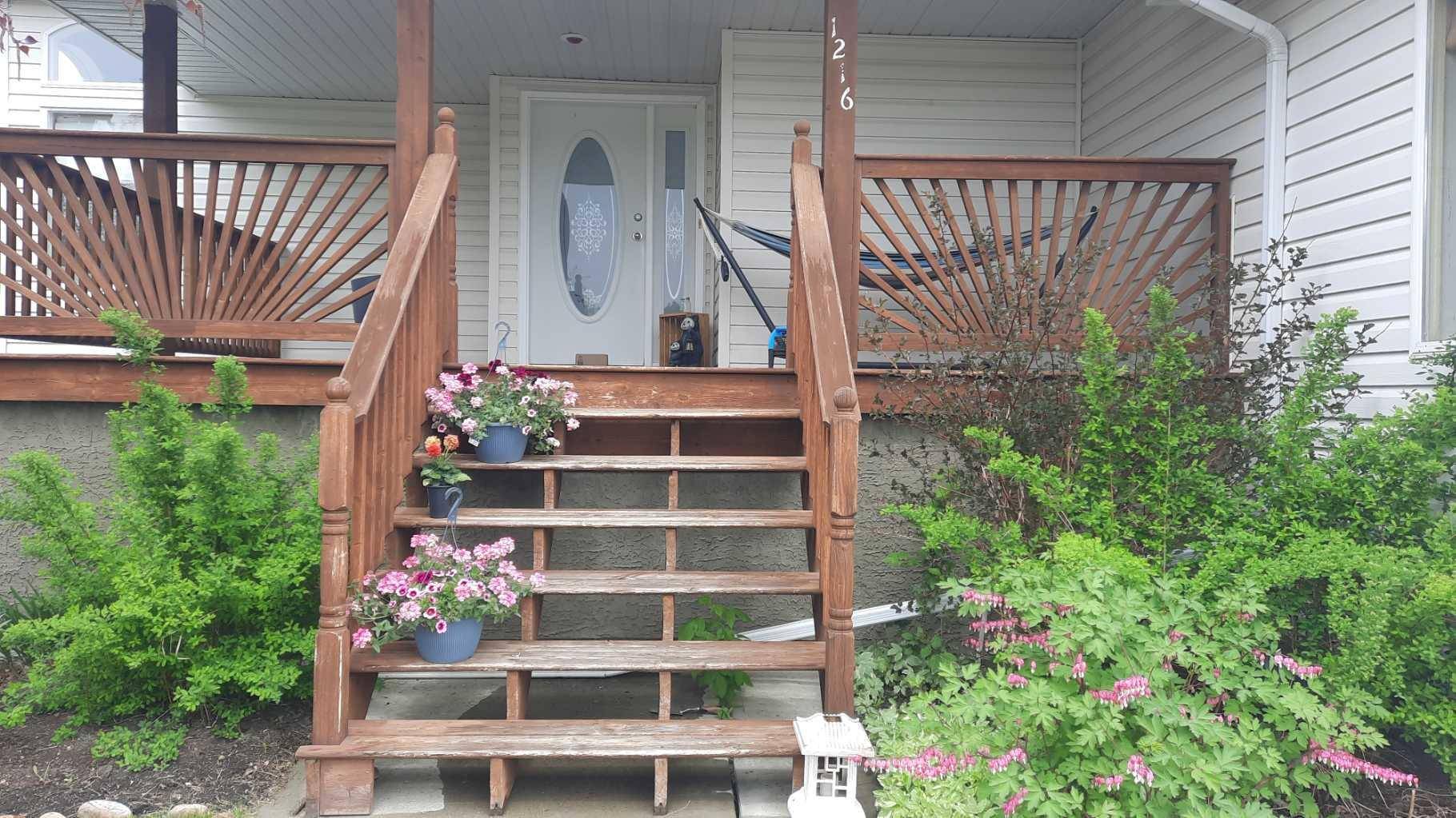 Drumheller, AB T0J0Y1,1216 1 AVE Northwest