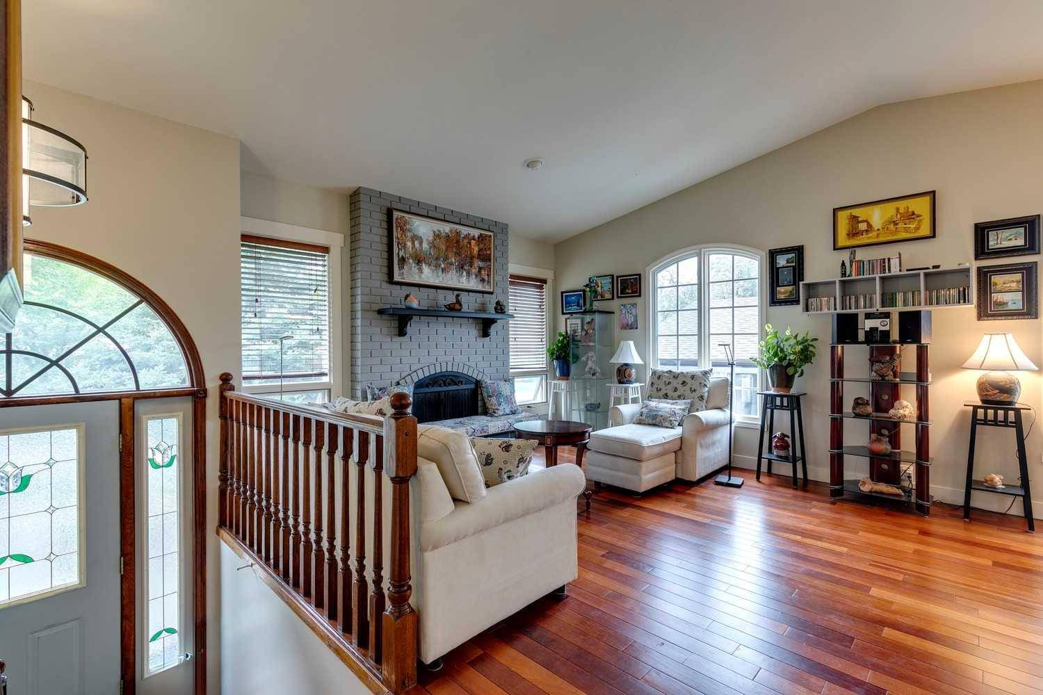 Calgary, AB T2W 2X4,712 Brookpark DR Southwest