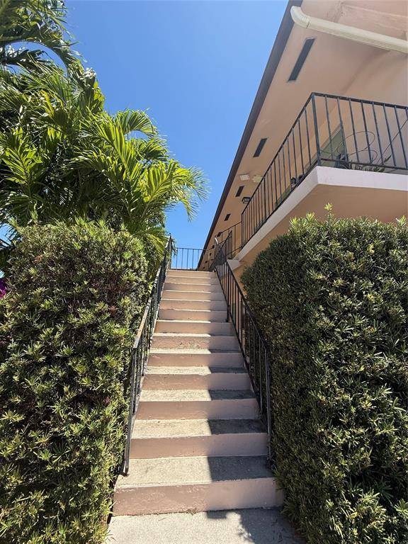 Fort Lauderdale, FL 33305,[StreetName,UnitNumber,StreetNumber,StreetDirPrefix]