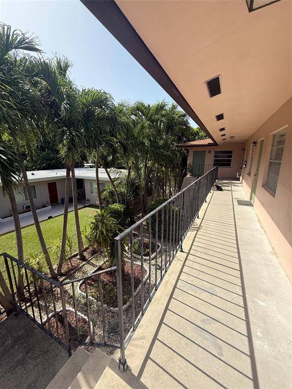 Fort Lauderdale, FL 33305,[StreetName,UnitNumber,StreetNumber,StreetDirPrefix]