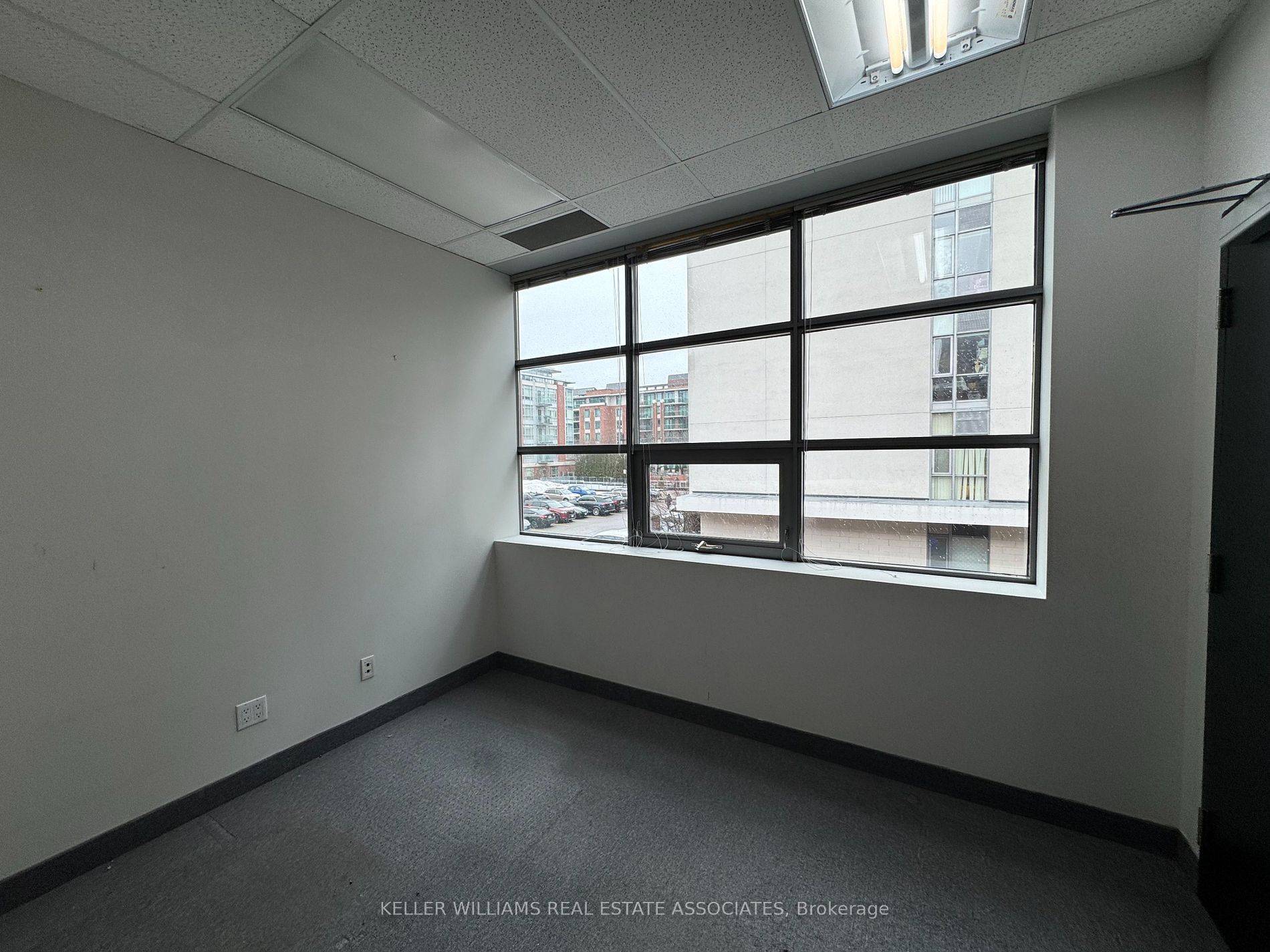 Mississauga, ON L5G 1E5,125 lakeshore RD E #203