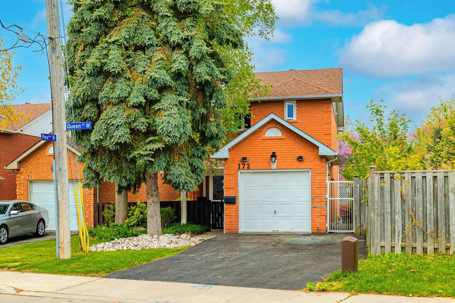 Mississauga, ON L5H 1L6,172 Queen ST W