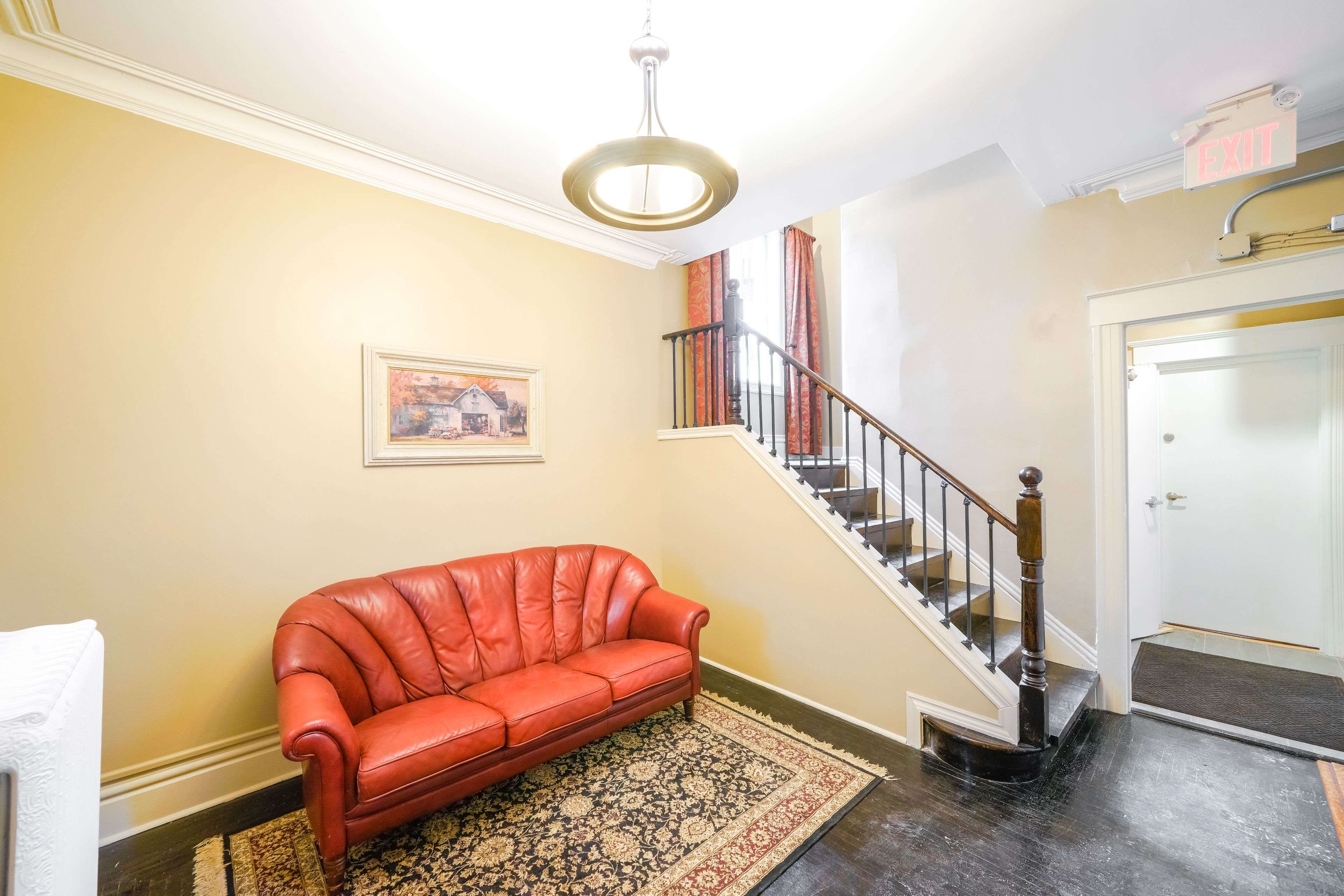 Milton, ON L9T 1P6,358 Main ST E #3