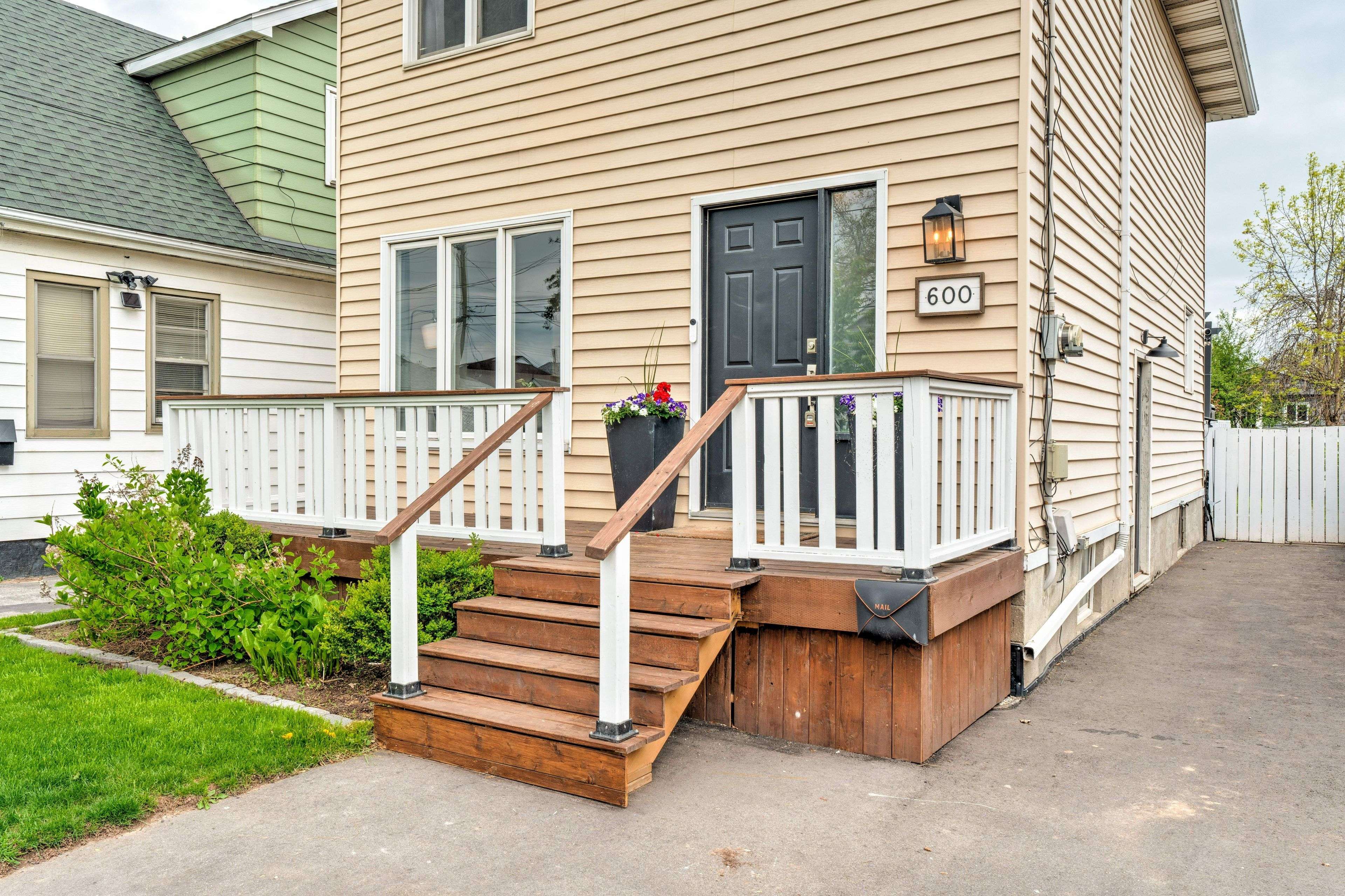 600 Quebec ST, Hamilton, ON L8H 6V4