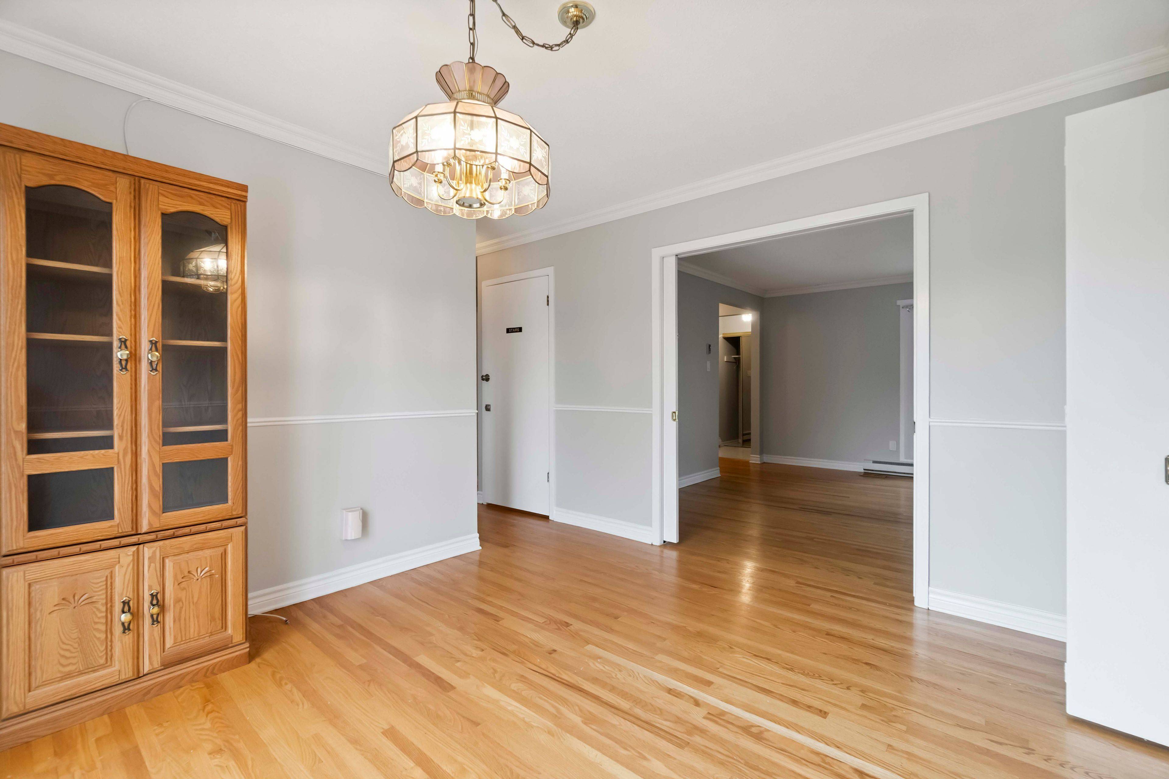 Barrhaven, ON K2J 1H3,11 Jerrilynn CRES