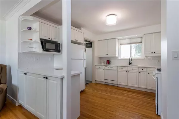 Collingwood, ON L9Y 2Z2,591 Oak ST