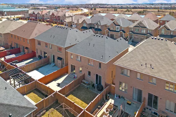Brampton, ON L6X 5M4,15 Ebury DR