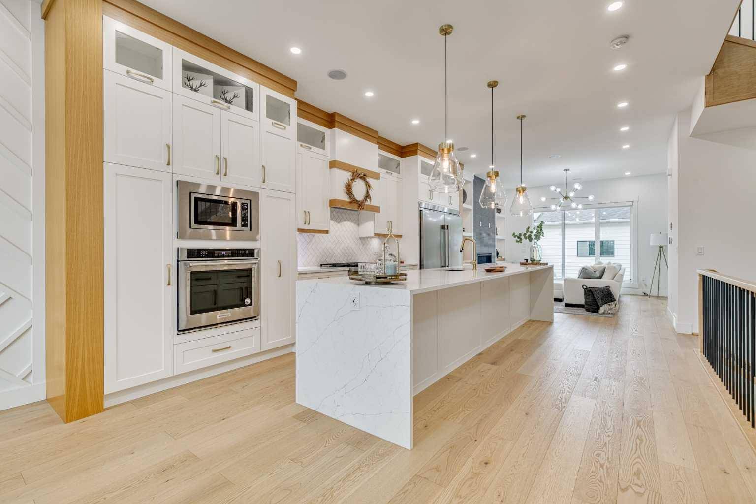 Calgary, AB T2N 2Y6,525 34A ST Northwest