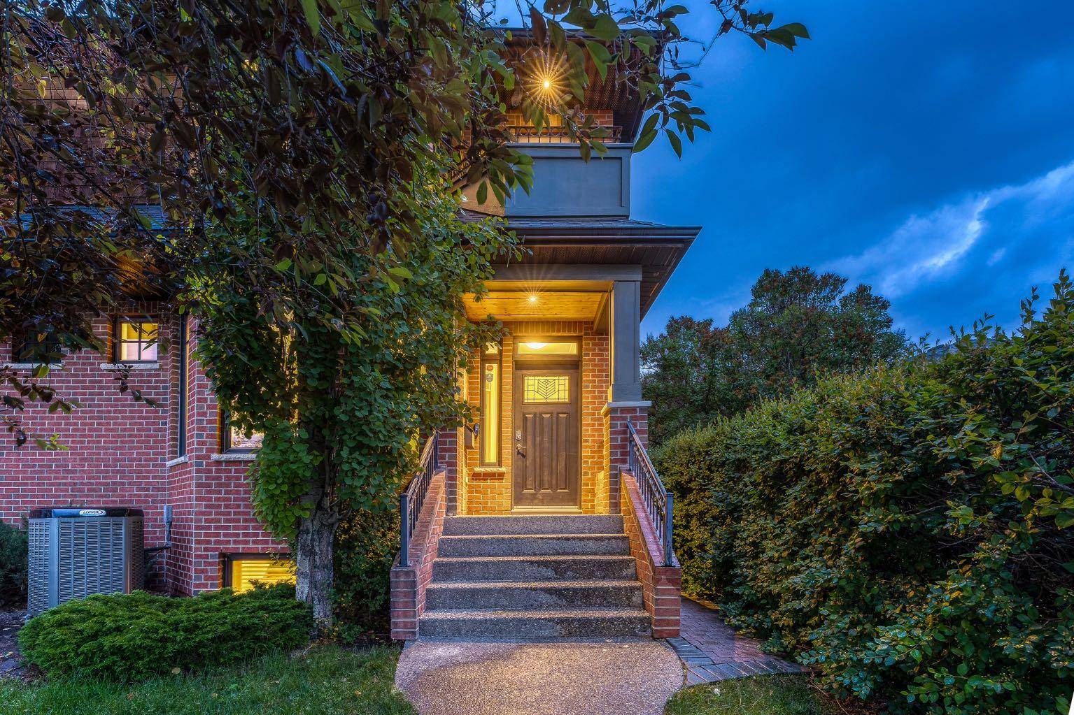 Calgary, AB T2T 2K4,2024 38 AVE SW