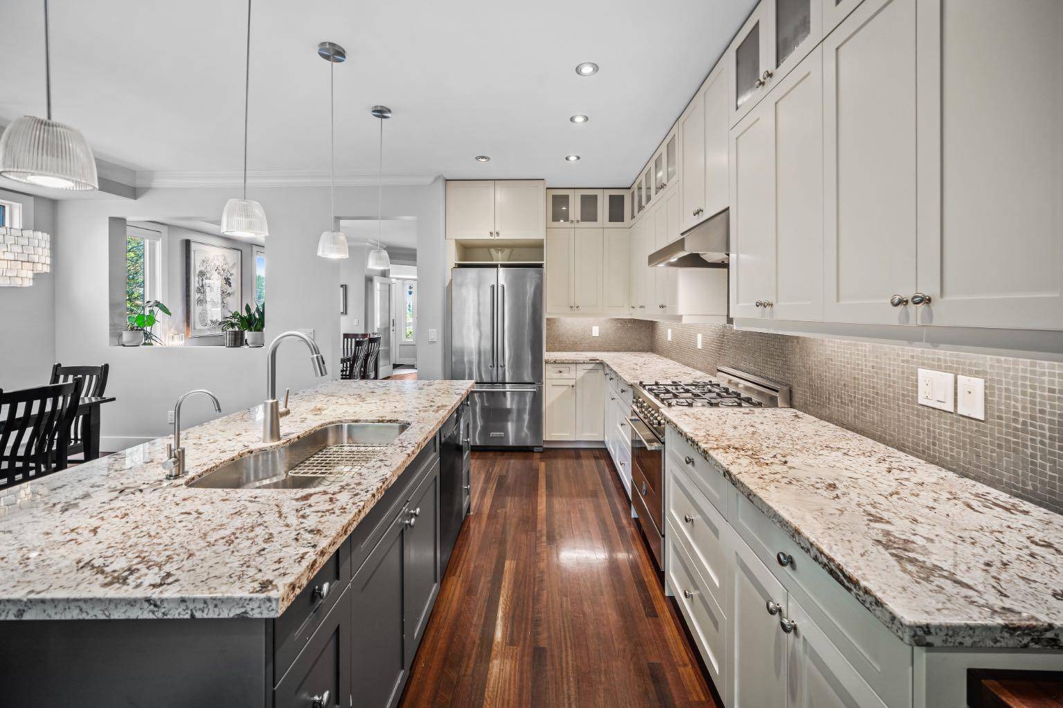 Calgary, AB T2T 2K4,2024 38 AVE SW