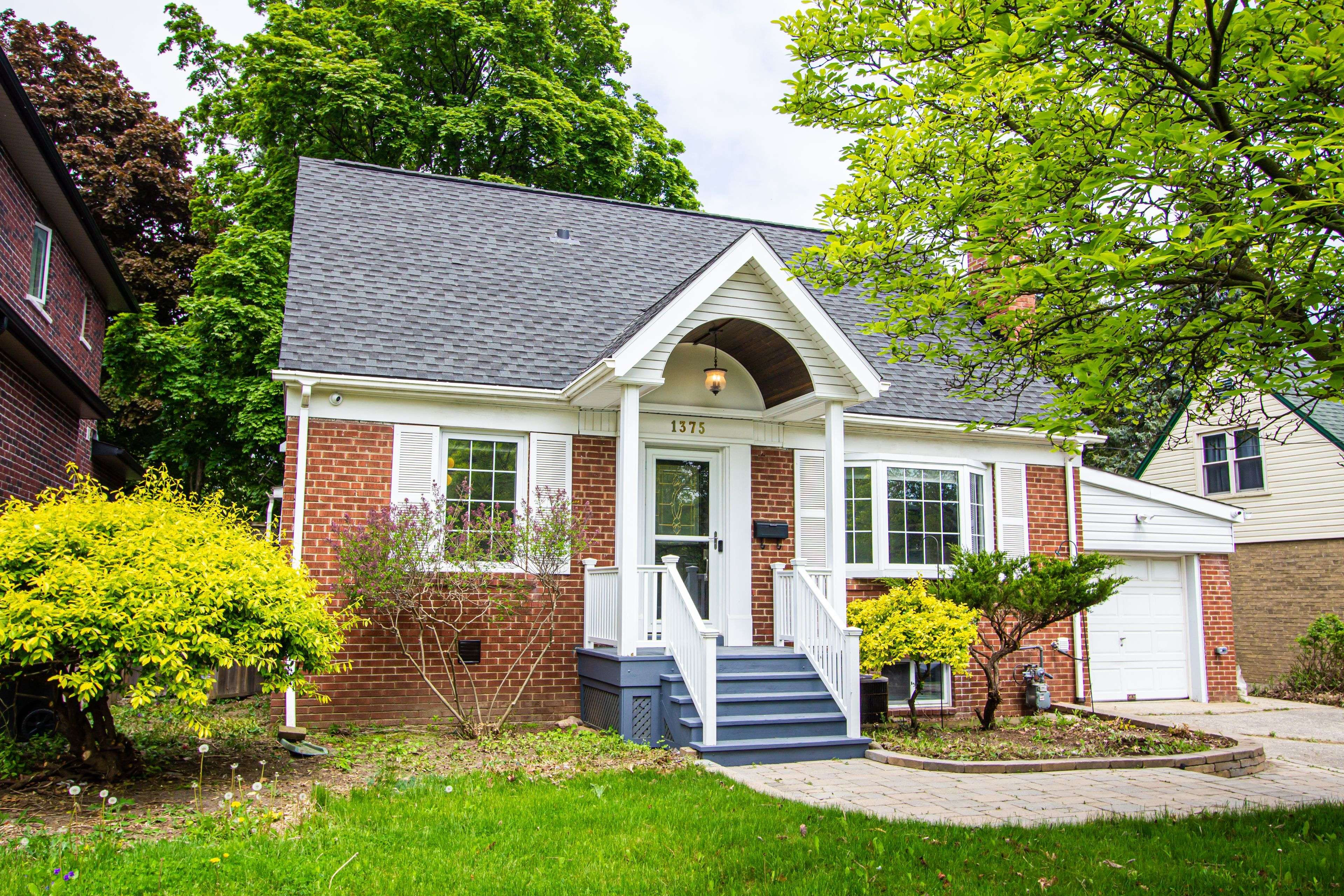 Mississauga, ON L5E 2L9,1375 Applewood RD #Upper Level