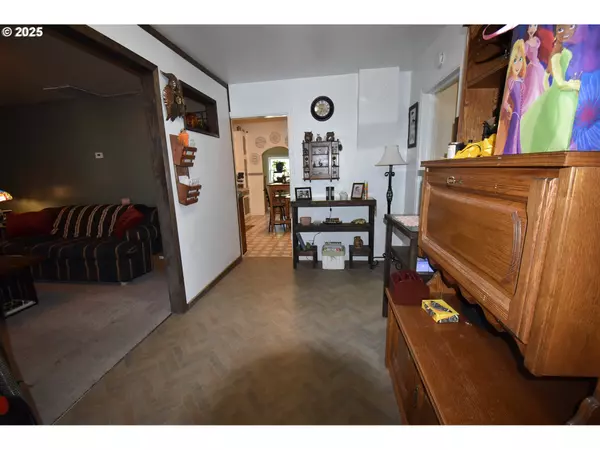 The Dalles, OR 97058,309 W 7TH ST