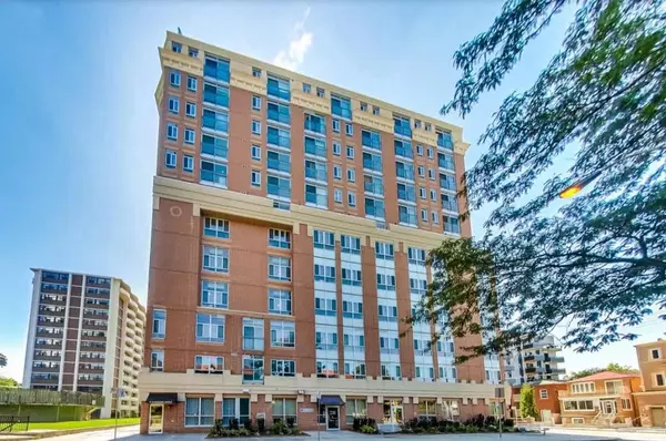 15 Maplewood AVE #1002, Toronto C03, ON M6C 4B4