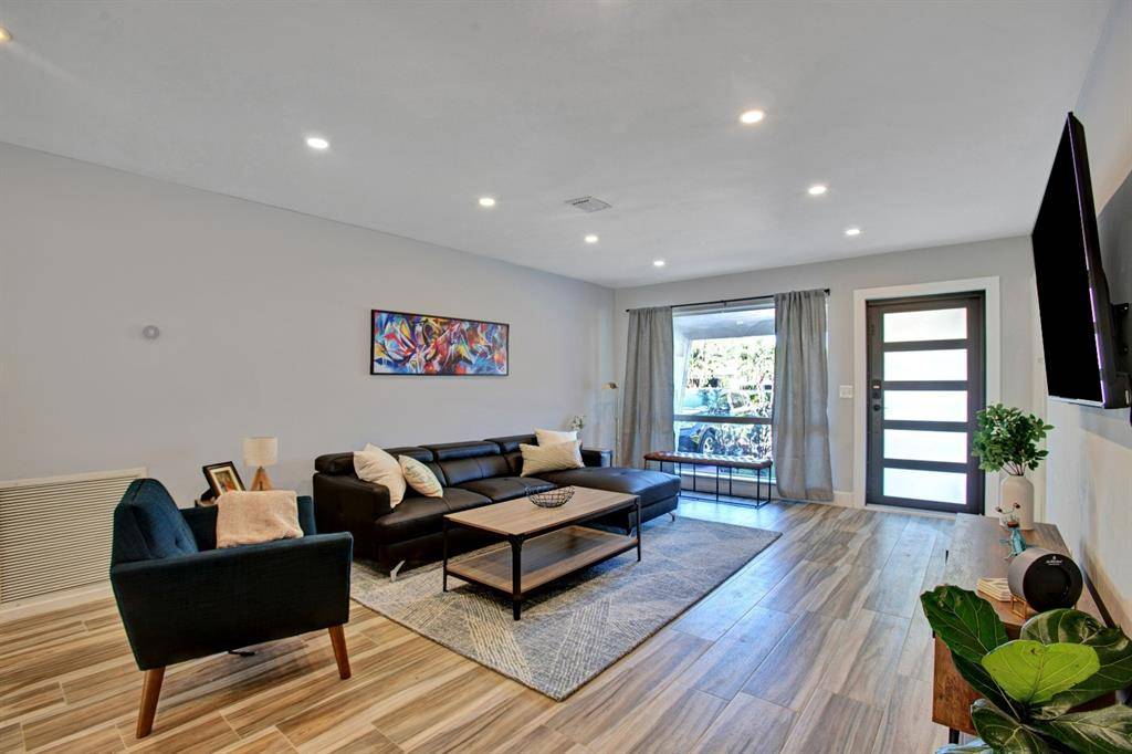 Hollywood, FL 33020,[StreetName,UnitNumber,StreetNumber,StreetDirPrefix]