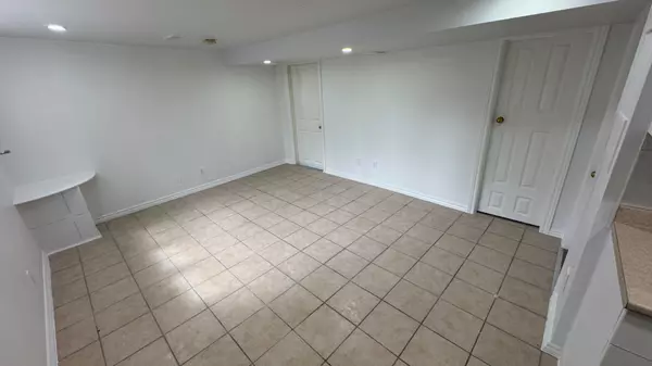 Richmond Hill, ON L4E 3J5,65 Park CRES #(Lower Level 2)