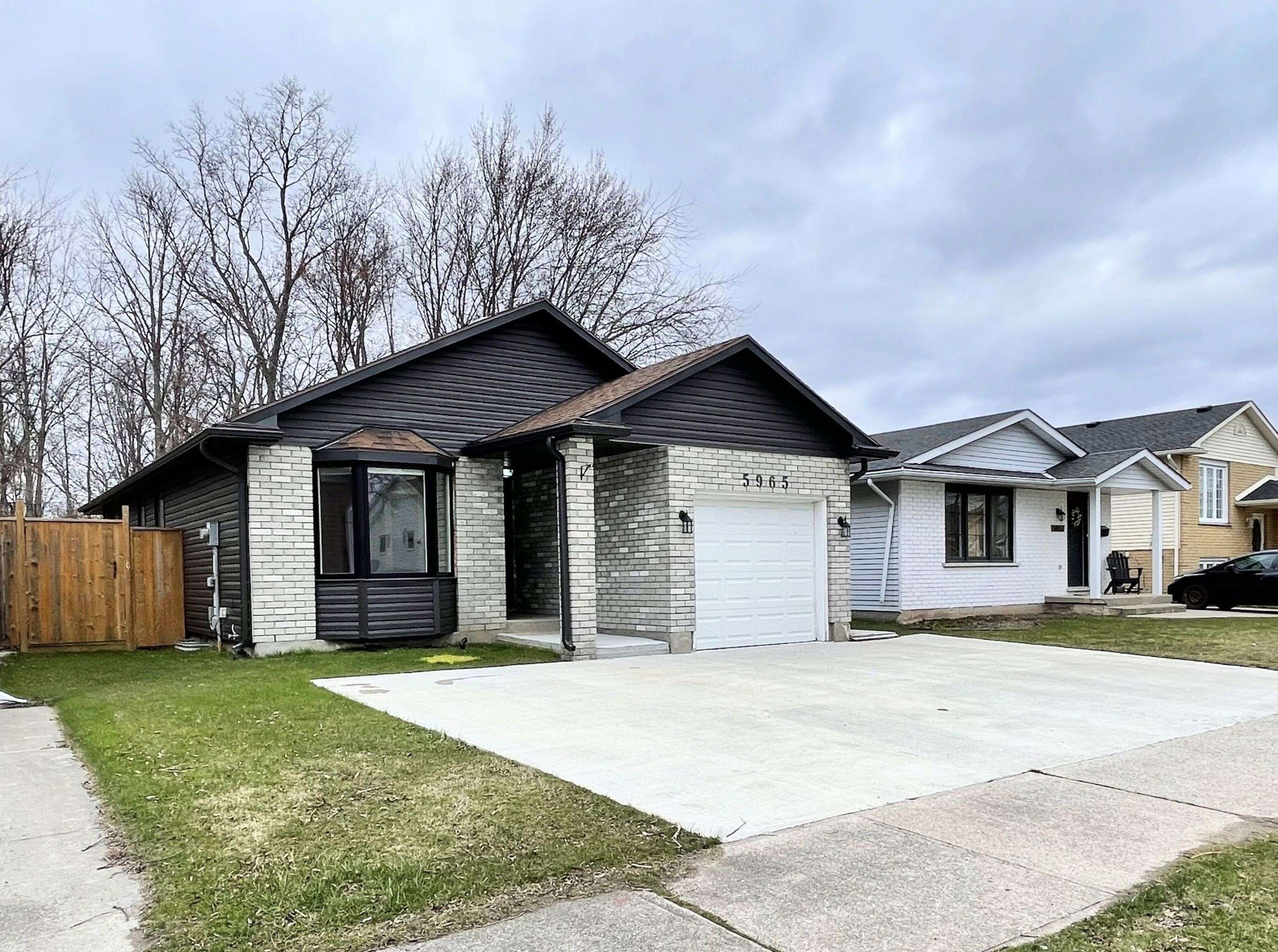 Niagara Falls, ON L2G 7T7,5965 Crimson DR #UPPER LEVEL